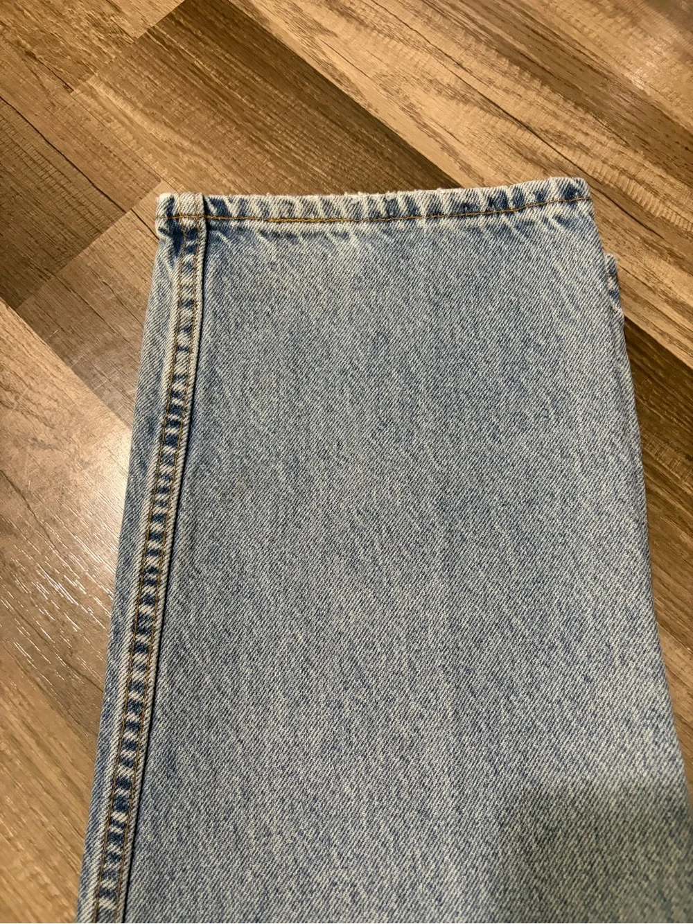 Vintage Levi's 550 Relaxed Fit Men's Jeans - Light Blue Denim